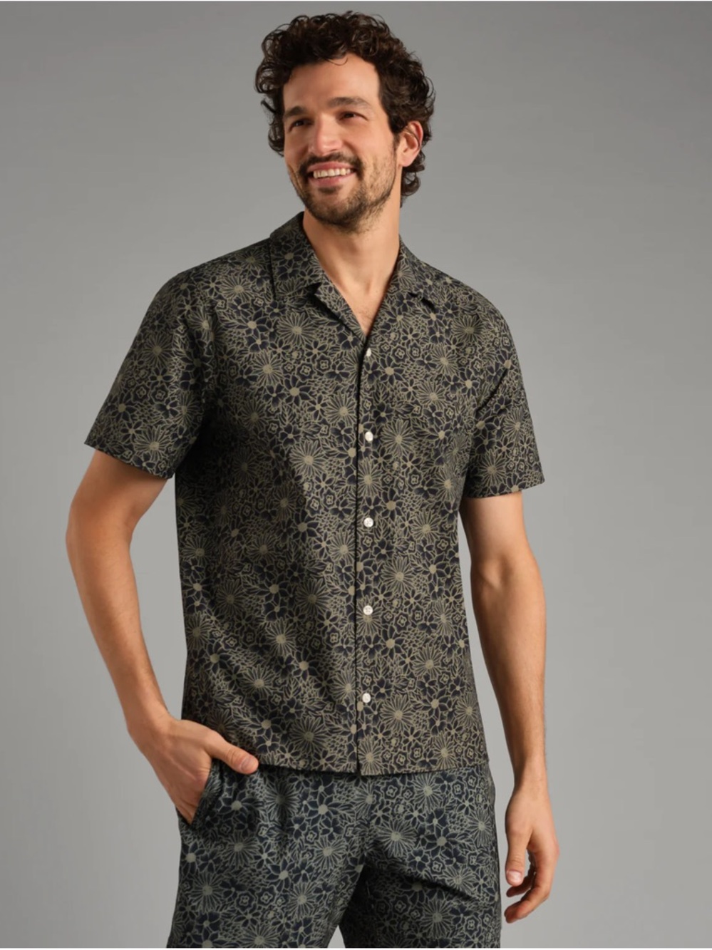 RHONE NWT State of Mind Camp Collar Shirt in Green Sage Floral Resort Summer